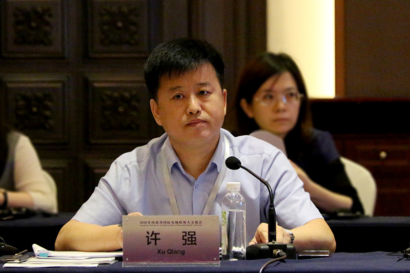 晚上省外办主任王立忠宴请了参会代表.